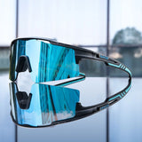 Lunettes de soleil polarisées sport UV400 avec monture noire et verres bleus réfléchissants.