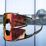 Lunettes de soleil sportives UV400 monture noire avec verres orange rouge effet miroir.