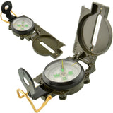Boussole militaire verte ouverte montrant les directions W, E, S, idéale pour randonnée
