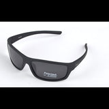 Lunettes de soleil polarisées noires brillantes avec lentilles grises, vue de face