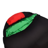 Capuche de sac de couchage noir avec doublure verte et rouge, offre une protection thermique