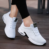 Chaussures de sport blanches pour femmes avec semelle épaisse, parfaites pour la marche et le sport