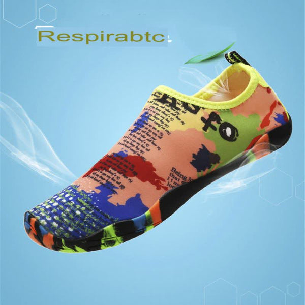 Chaussure aquatique multicolore avec motifs de texte et fond respirant