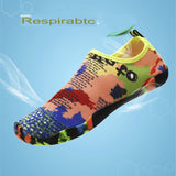 Chaussure aquatique multicolore avec motifs de texte et fond respirant