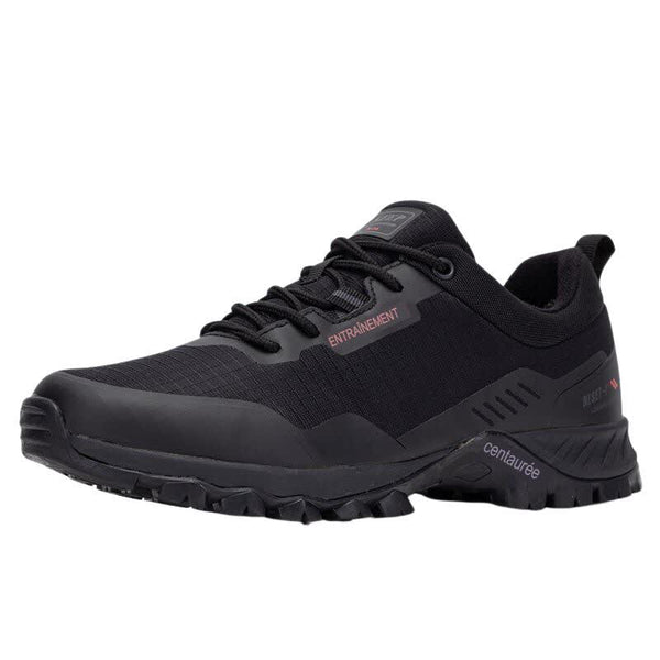Chaussure de randonnée noire avec semelle crantée, idéale pour une adhérence sur différents terrains