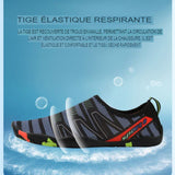 Chaussure aquatique noire avec tige élastique respirante et motifs colorés, vue latérale