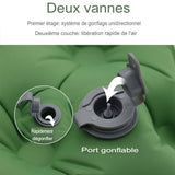 Deux vannes sur un matelas gonflable vert pour un gonflage unidirectionnel et une libération rapide de l'air