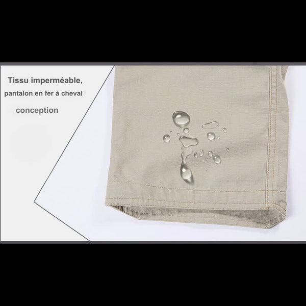 Détail de la matière imperméable du pantalon tactique beige, avec gouttelettes d'eau