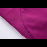 Détail de couture sur le pantalon de randonnée rose pour femme