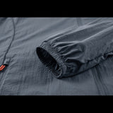 Détail de la manche de la veste de randonnée, élastique pour un meilleur ajustement