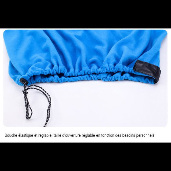 Détail de la bouche élastique réglable du sac de couchage polaire