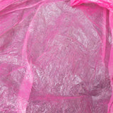 Détail du matériau imperméable du poncho avec des gouttes d'eau