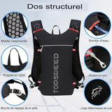 Détails du sac à dos avec maille respirante, boucle de réglage et sortie d'eau, idéal pour le trail