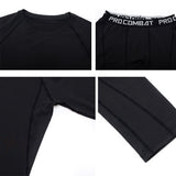 Détails du t-shirt de compression noir, couture de qualité et élastique Pro Combat visible
