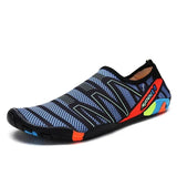 Chaussure d'eau homme et femme bleu foncé avec motifs en maille et semelle colorée