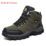 Chaussures de randonnée vertes avec fourrure ajoutée, idéales pour le froid