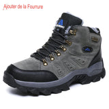 Chaussures de randonnée grises avec fourrure ajoutée, idéales pour le froid