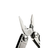 Gros plan sur les pinces de la pince multi outils Flagship Pro