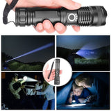 Lampe de poche LED XHP100 avec éclairage puissant utilisée en camping, randonnée nocturne et lecture sous la tente