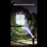 Lampe frontale LED illuminant une forêt la nuit