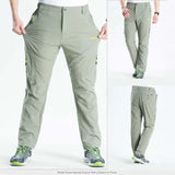 Pantalon cargo vert clair pour homme, montrant l'élasticité et la flexibilité du tissu