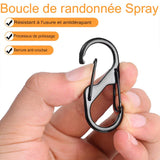 Mousqueton noir en alliage de zinc tenu dans une main, résistant à l'usure et antidérapant, idéal pour la randonnée