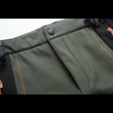 Gros plan fermeture éclair, pliage esthétique, bouton zip devant le pantalon, résistant