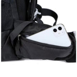 Poche latérale du sac à dos de randonnée noir 50L avec téléphone portable à l'intérieur