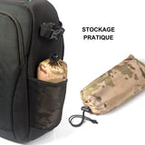 Poncho camouflage compact et pratique, rangé dans un sac à dos