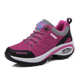 Chaussures de marche pour femmes en rose vif, semelles épaisses et résistantes, modèle confortable