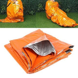 Sac de couchage d'urgence ouvert, prêt à l'emploi