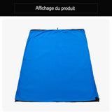 Sac de couchage polaire bleu et noir, idéal pour les nuits froides en camping