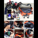 Sac de taille de randonnée orange avec accessoires, contenu de poche étalé, parfait pour l'organisation de randonnée