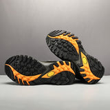 Semelle des bottes de randonnée pour hommes, avec motifs antidérapants orange et noirs