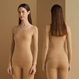 Sous-vêtement thermique beige pour femme, zoom sur les détails de la couture et des renforts