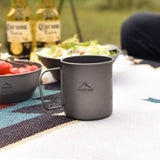Tasse en titane avec logo Grande Mer, parfaite pour les repas en plein air