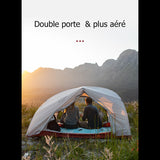 Tente de camping ultralégère avec double porte et vue sur les montagnes au lever du soleil