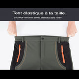 Test de l'élasticité à la taille du pantalon de trekking pour femme, ajustement flexible et confortable.