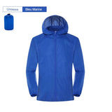Veste de randonnée imperméable bleu marine, idéale pour les activités de plein air