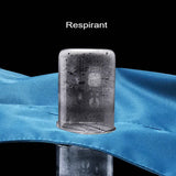 Veste de randonnée avec tissu respirant, démonstration de respirabilité avec un verre