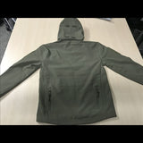 Veste SoftShell verte vue de dos, montrant les détails de la capuche et des poches ​