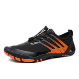 Chaussures nautiques noires et orange, idéales pour randonnées en rivière