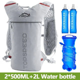 Sac à dos gris avec deux bouteilles de 500ML et poche à eau de 2L, idéal pour longues courses